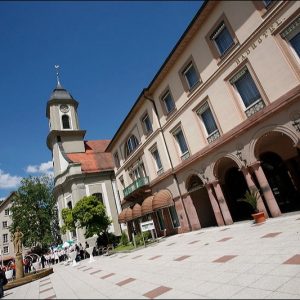 Badhotel und Kirche mit Hochzeit für Feste in Bad Wildbad